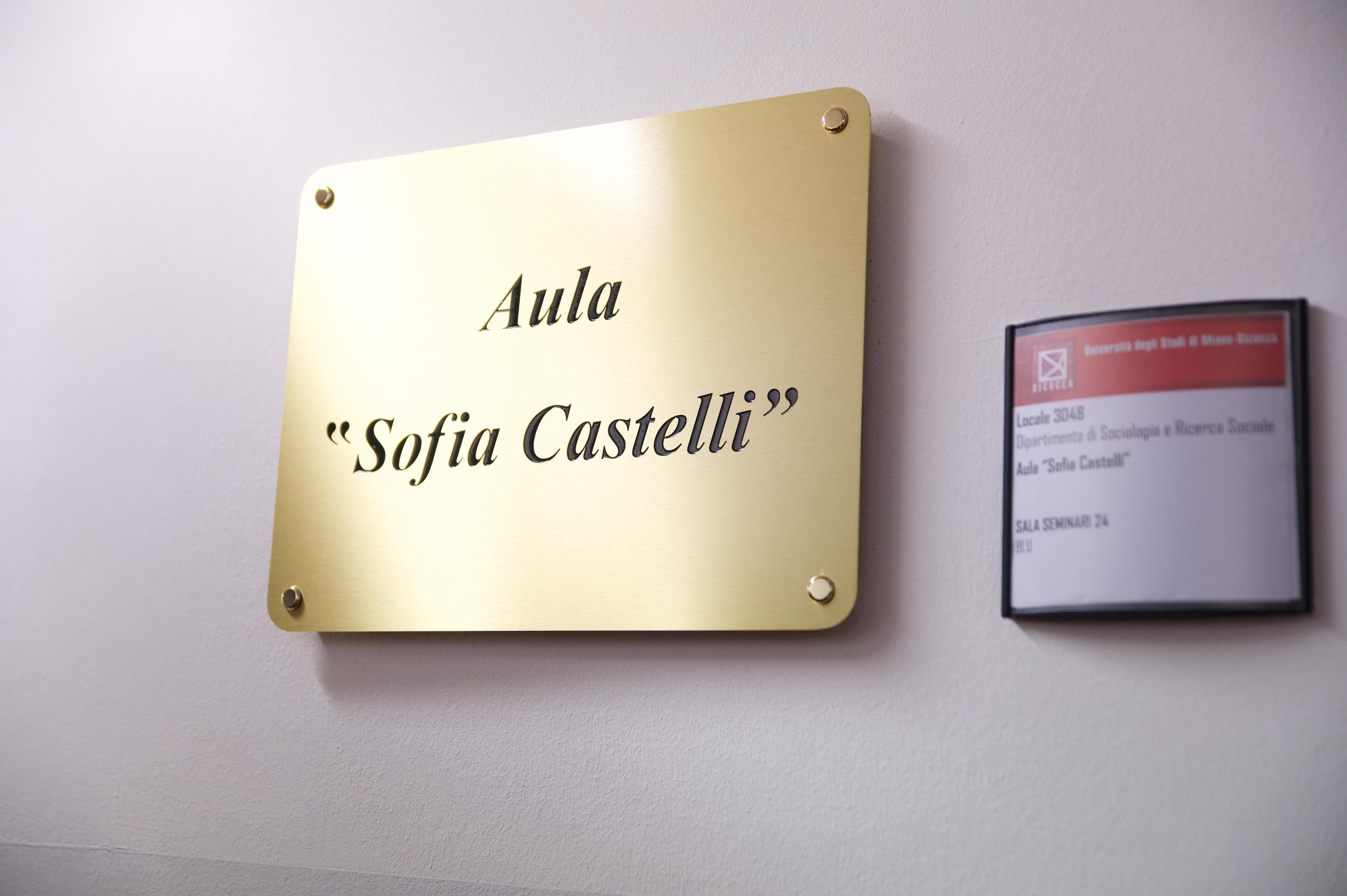 la targa dell'aula in memoria di Sofia Castelli - Università di Milano Bicocca