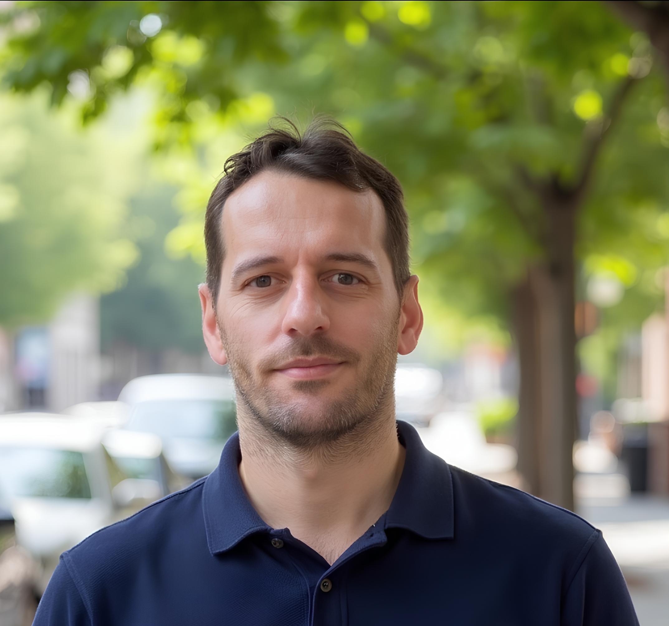 Foto profilo di Oliviero Riganelli, professore universitario.