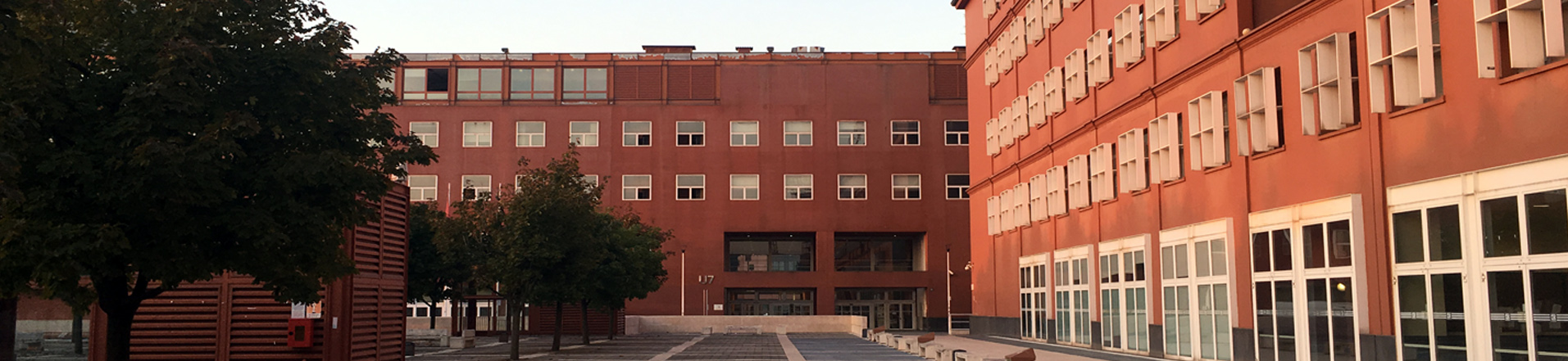 Edifici u6 e u7 visti dalla piazza