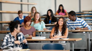 studenti universitari in aula