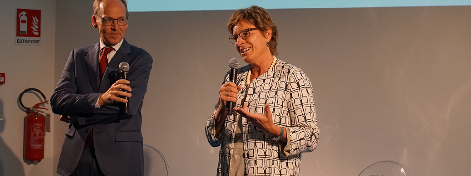 rettore che parla ad un convegno