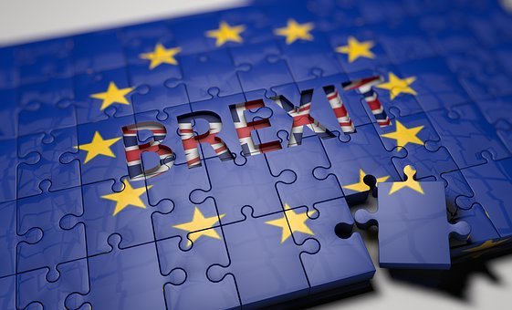 puzzle con la bandiera inglese e la parola brexit
