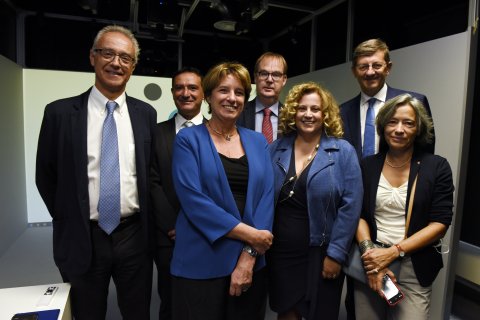 I direttori dei laboratori con i ministri Colao e Messa, la rettrice Iannantuoni e il prorettore alla ricerca Cavaletti